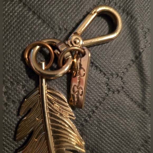 Jessica Simpson Gold Feather Keychain - Picture 2 of 3